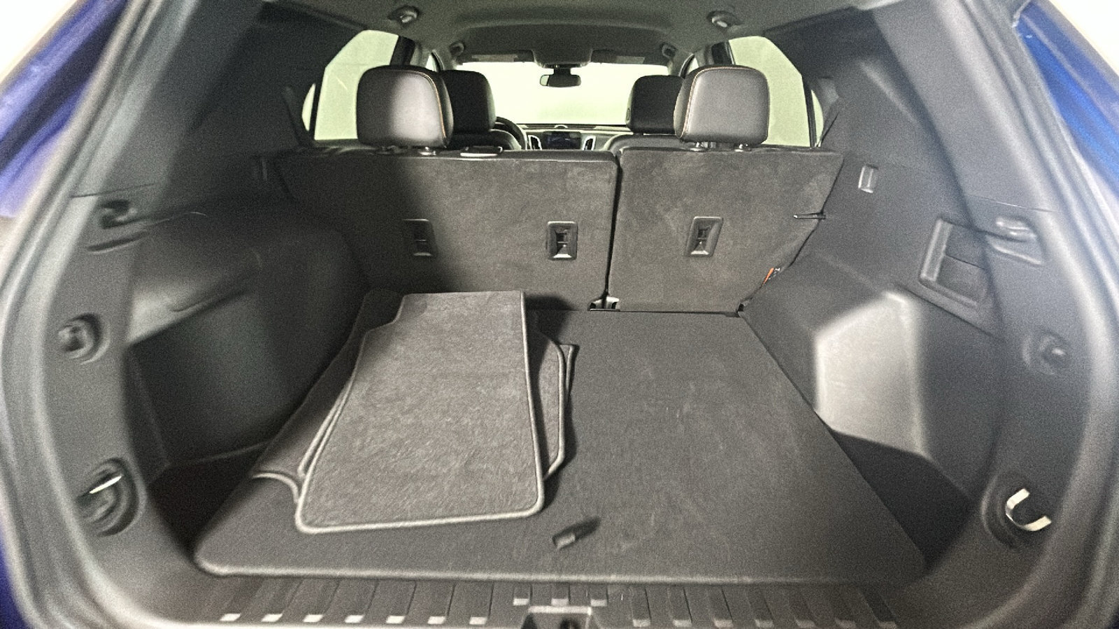 Used 2022 Chevrolet Equinox Premier AWD/4WD image 34
