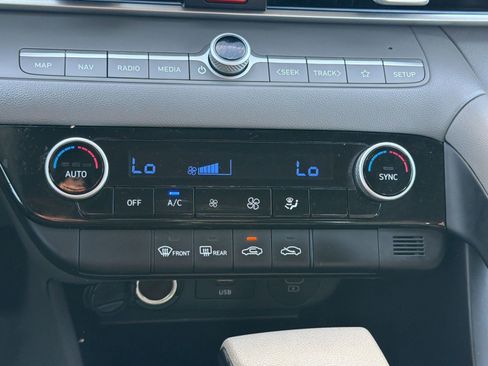 Used 2024 Hyundai Elantra SEL FWD image 19
