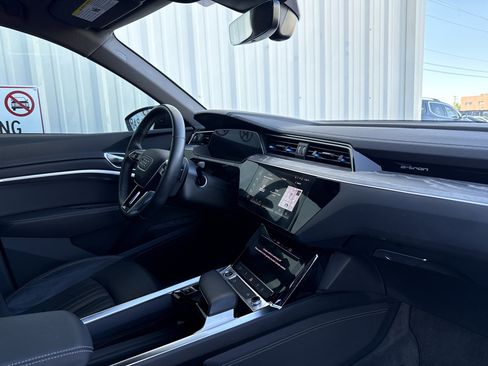 Used 2023 Audi e-tron Premium w/ Convenience Plus Package image 50