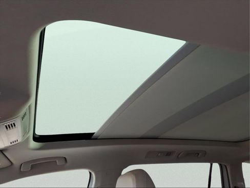 Used 2019 Volkswagen Tiguan SE w/ Panoramic Sunroof Package image 13