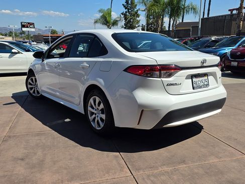 Used 2022 Toyota Corolla LE image 11
