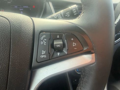 Used 2020 Chevrolet Trax LT w/ LT Convenience Package image 14