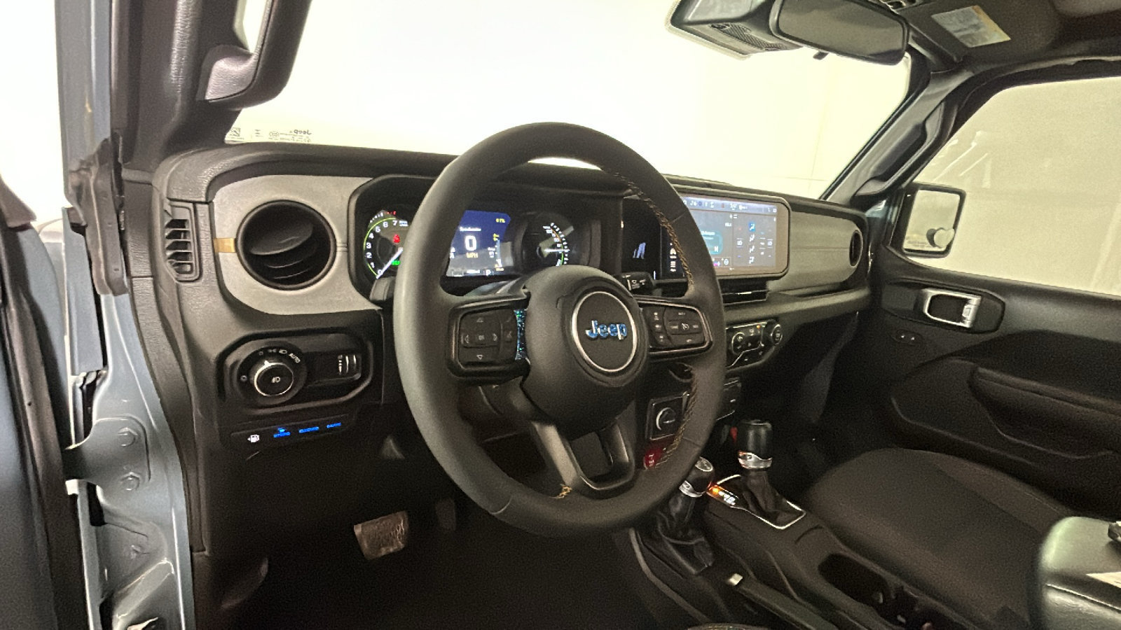 Used 2024 Jeep Wrangler Unlimited AWD/4WD image 14