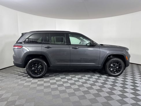 New 2025 Jeep Grand Cherokee Altitude image 12