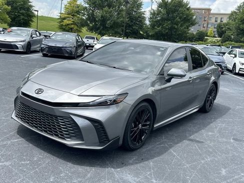 Used 2025 Toyota Camry SE FWD image 8