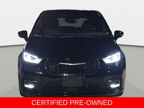 Used 2025 Chrysler Pacifica Select FWD image 2