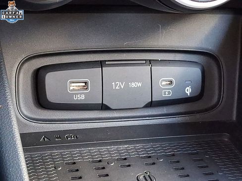 Used 2023 Hyundai Venue Limited image 24