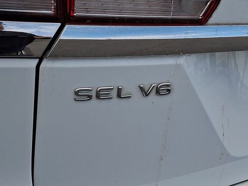 Used 2021 Volkswagen Atlas SEL AWD/4WD image 32