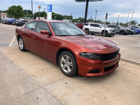 Used 2021 Dodge Charger SXT w/ Cold Weather Package RWD image 1