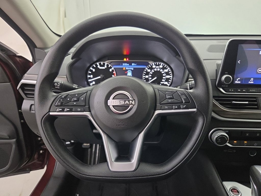 Used 2025 Nissan Altima 2.5 SV FWD image 29