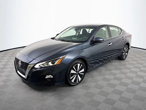 Used 2020 Nissan Altima 2.5 SV AWD/4WD image 3