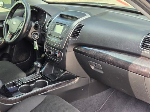 Used 2015 Kia Sorento LX FWD image 29