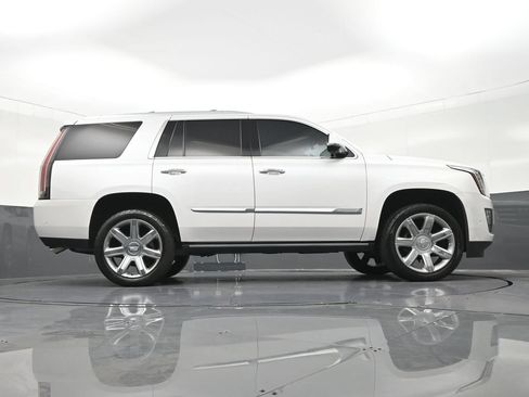 Used 2019 Cadillac Escalade Premium Luxury RWD image 29