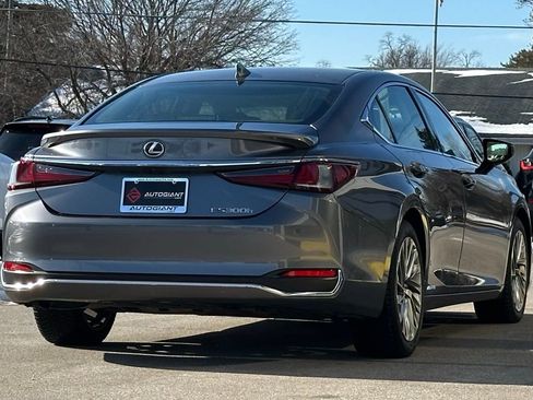 Used 2019 Lexus ES 300h w/ Luxury Package image 10