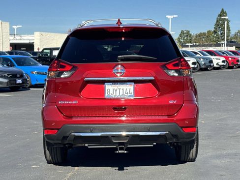 Used 2019 Nissan Rogue SV image 4