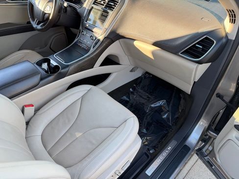 Used 2018 Lincoln MKX Reserve w/ Lincoln MKX Climate Package image 11