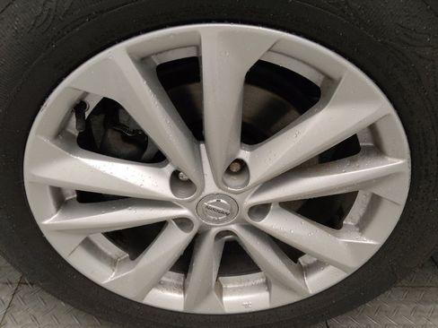 Used 2017 Nissan Rogue Sport SV FWD image 31