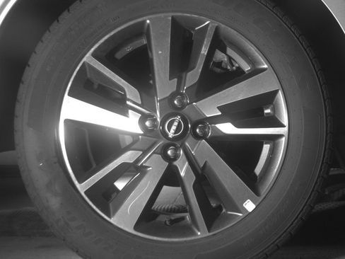 Used 2025 Nissan Versa SV FWD image 15