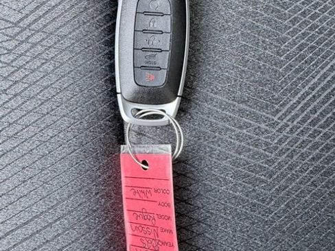 Certified 2025 Nissan Rogue SV image 34