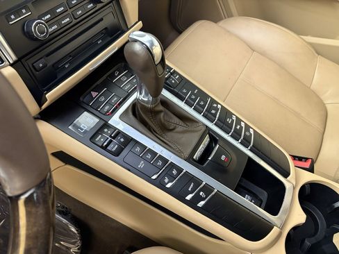 Used 2018 Porsche Macan S image 30