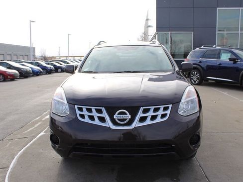 Used 2011 Nissan Rogue SV image 2