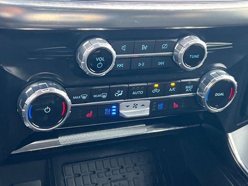 Used 2023 Ford F150 Lariat w/ Trailer Tow Package image 17