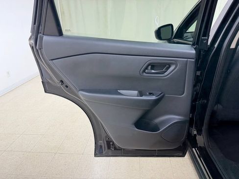 Used 2024 Nissan Rogue S FWD image 15