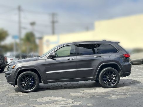 Used 2019 Jeep Grand Cherokee Altitude AWD/4WD image 5