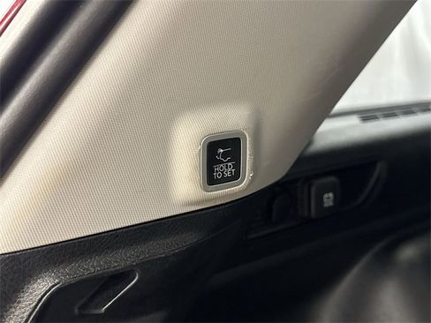 Used 2023 Jeep Grand Cherokee Laredo w/ Luxury Tech Group I image 25