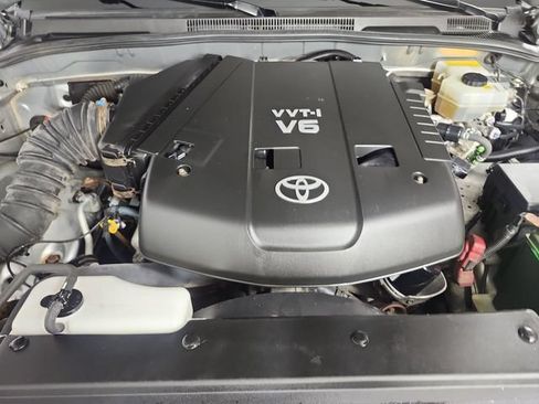 Used 2004 Toyota 4Runner SR5 AWD/4WD image 26