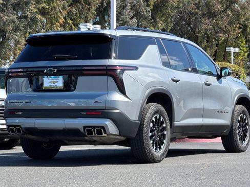 Used 2025 Chevrolet Traverse Z71 image 5