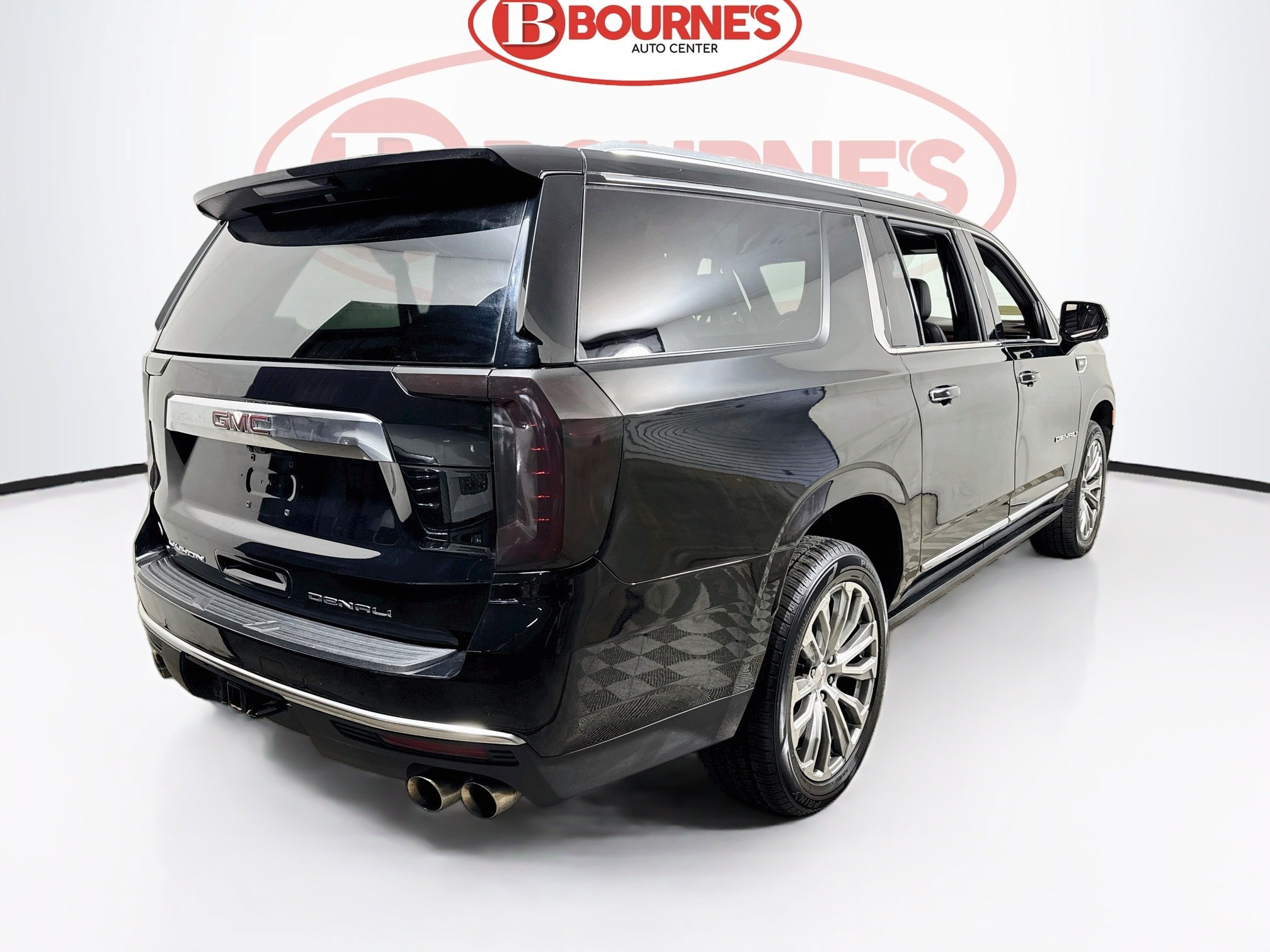 Used 2022 GMC Yukon XL Denali w/ Denali Premium Package AWD/4WD image 12