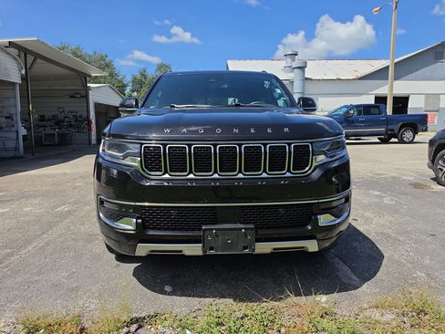Used 2024 Jeep Wagoneer Series II w/ Flexible Seating Group AWD/4WD image 8