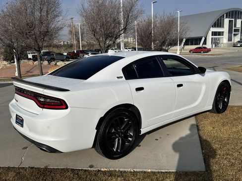 Used 2019 Dodge Charger SXT w/ Plus Group image 5