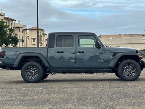 New 2026 Jeep Gladiator Sport image 3