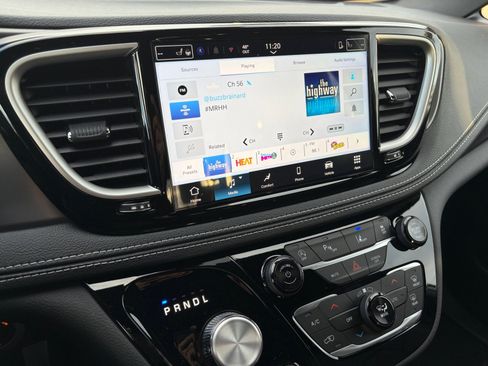 New 2026 Chrysler Pacifica Select image 24