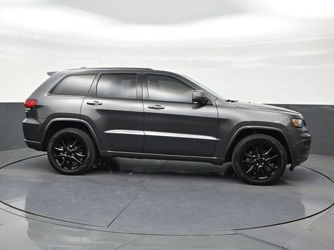Used 2019 Jeep Grand Cherokee Altitude RWD image 6