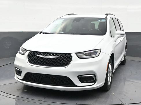 Used 2022 Chrysler Pacifica Touring-L FWD image 8