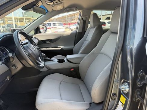 Used 2021 Toyota Venza LE AWD/4WD image 26