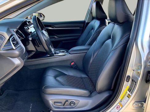 Used 2018 Toyota Camry XSE FWD image 8
