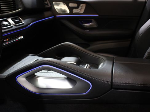 Used 2025 Mercedes-Benz GLE 580 4MATIC w/ Driver Assistance Package image 79