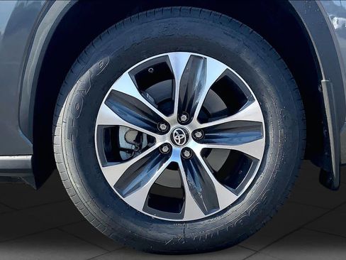 Used 2023 Toyota Highlander XLE FWD image 10