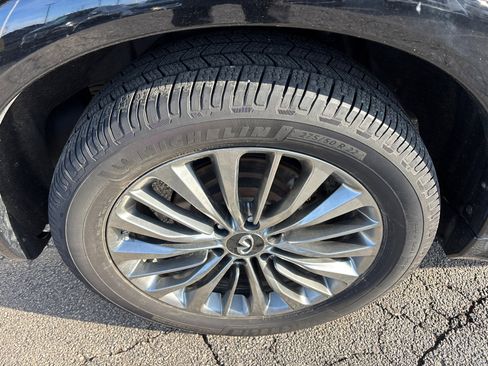 Used 2019 INFINITI QX80 Luxe w/ 22" Wheel Package image 10