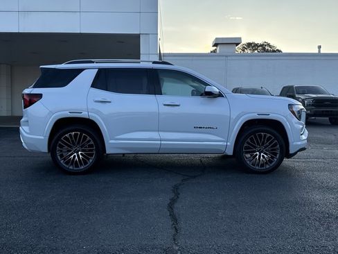 New 2026 GMC Terrain Denali w/ LPO, Black Badging Package image 2