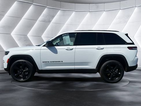 Used 2023 Jeep Grand Cherokee Limited w/ Black Appearance Package RWD image 2