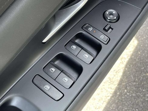 Certified 2025 Hyundai Elantra SE FWD image 14