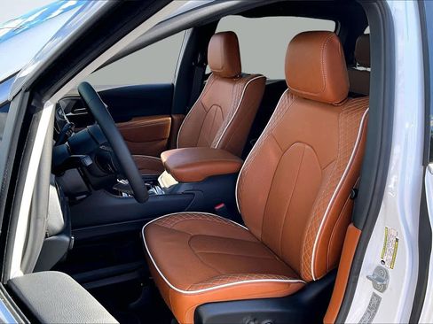 New 2026 Chrysler Pacifica Pinnacle AWD/4WD image 11
