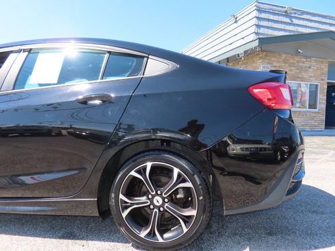 Used 2019 Chevrolet Cruze LT w/ RS Package FWD image 28