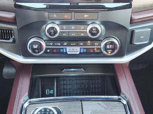 Used 2023 Ford Expedition Limited image 27