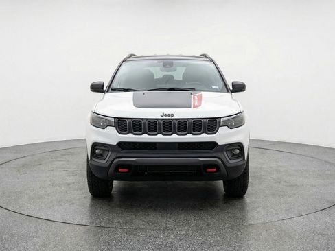 Used 2025 Jeep Compass Trailhawk image 2